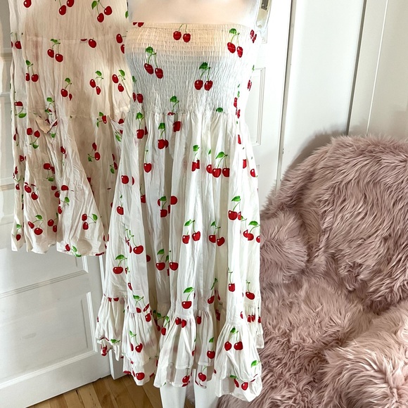 dress addict Dresses & Skirts - 🍒 STRAPLESS PRINTED DRESS